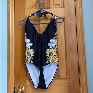 Super cute bathing suit size lg